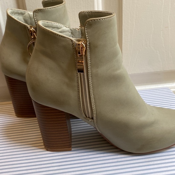 Catherine Malandrino “Carol” booties with tassel. Size 6 - Picture 5 of 9